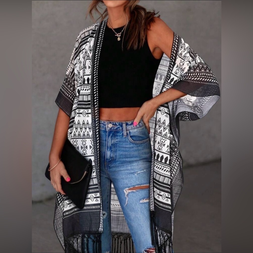Black and White Patterned Women's Kimino